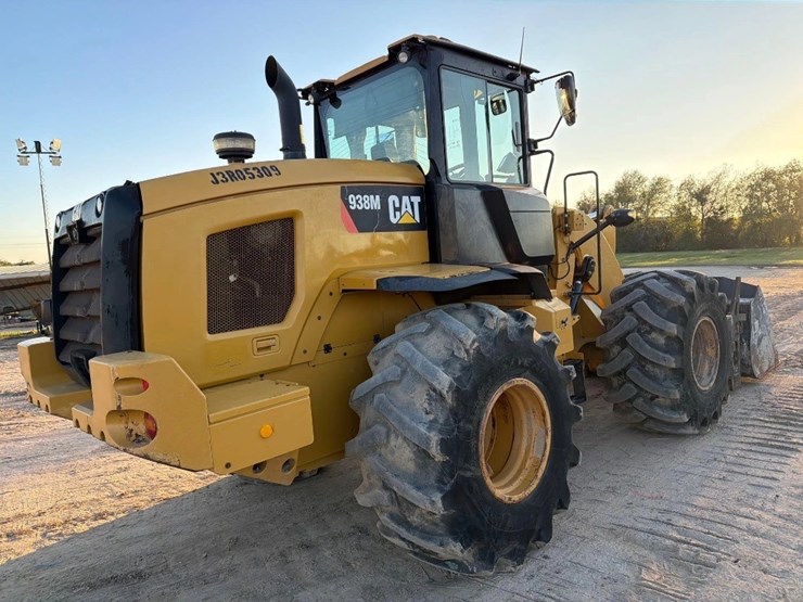 2018-caterpillar-938-image-5