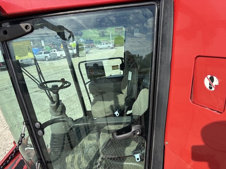 case-ih-7010-image-38