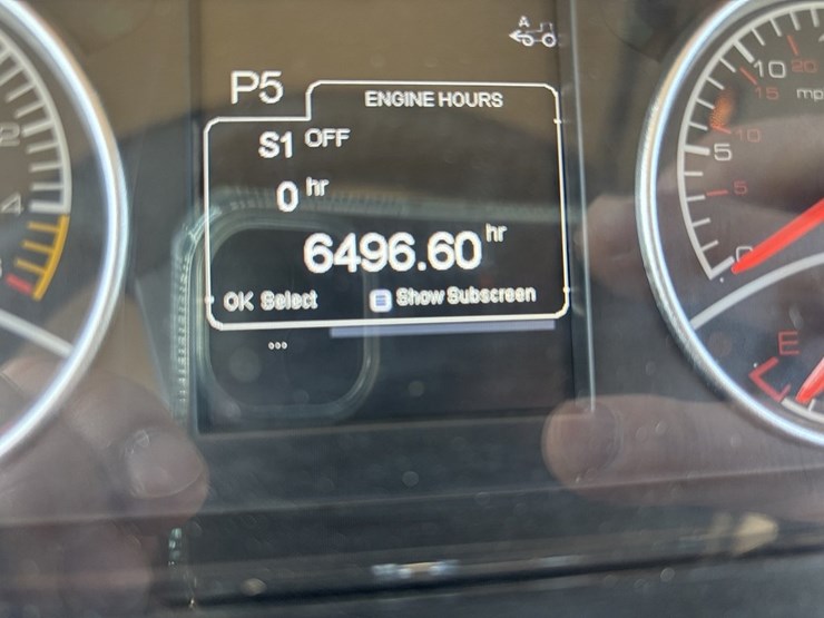 2015-versitle-310-mfwd-tractor-image-42