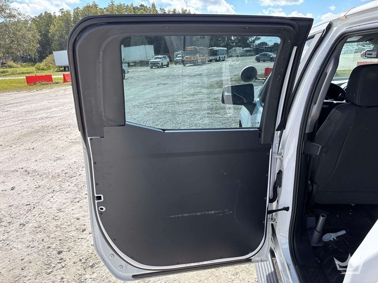 2022-chevrolet-1500-image-25