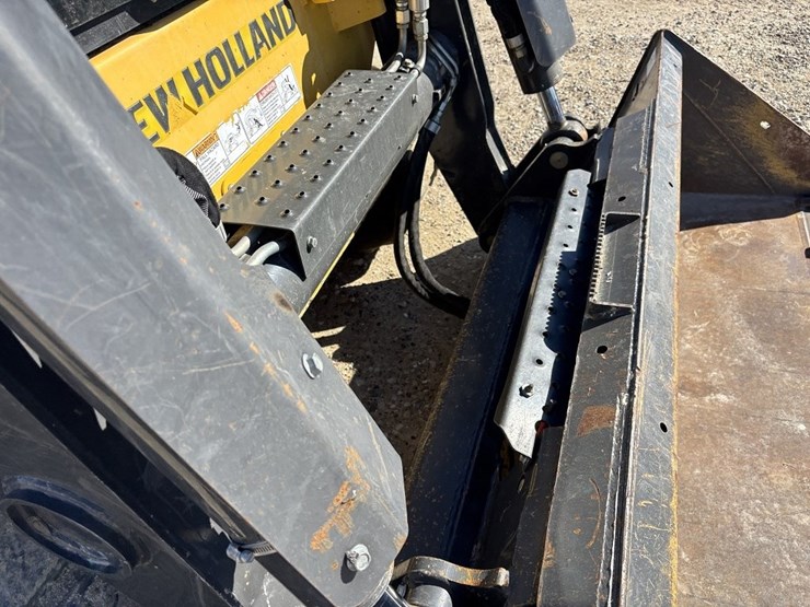 new-holland-c362-image-11