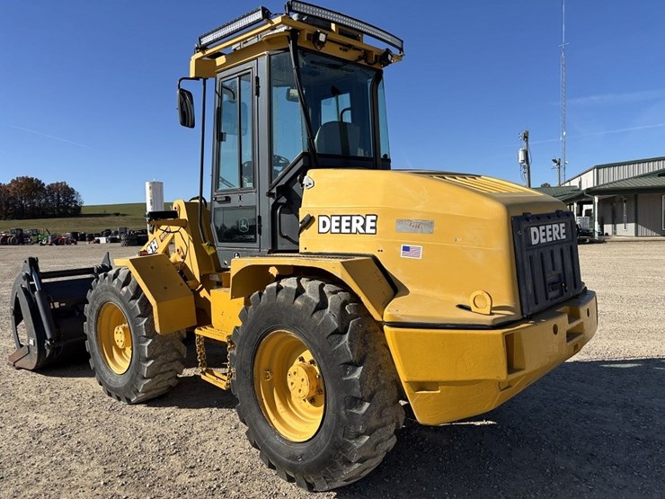 2003-deere-324h-image-3