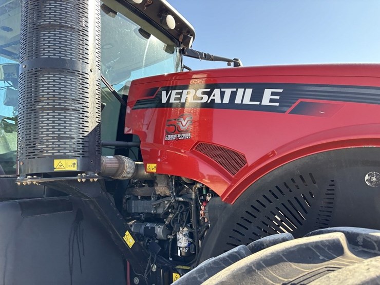 2015-versitle-310-mfwd-tractor-image-12