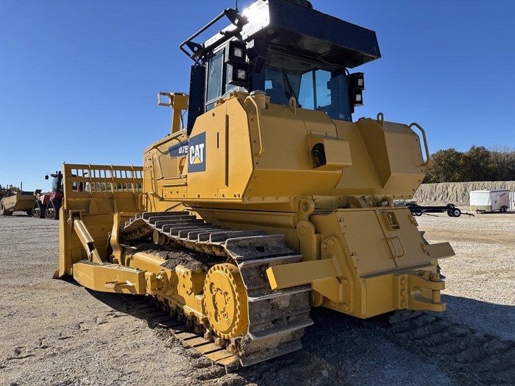 2010-caterpillar-d7e-image-3