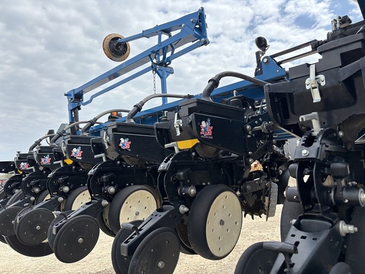 2012-kinze-3660-image-36