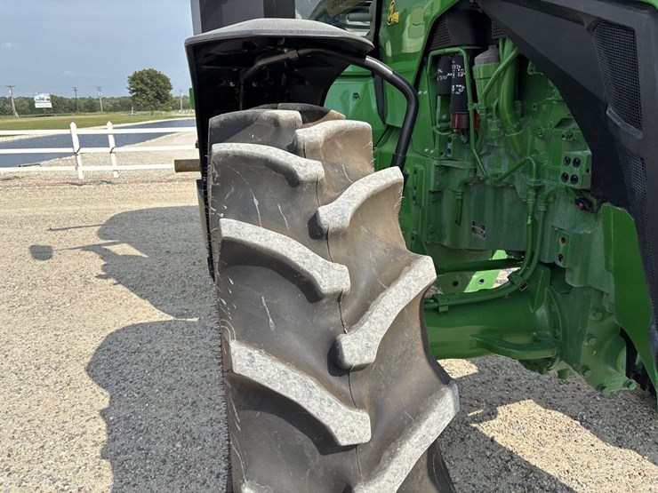 john-deere-8r-250-image-11