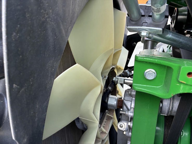 john-deere-8r-370-image-40