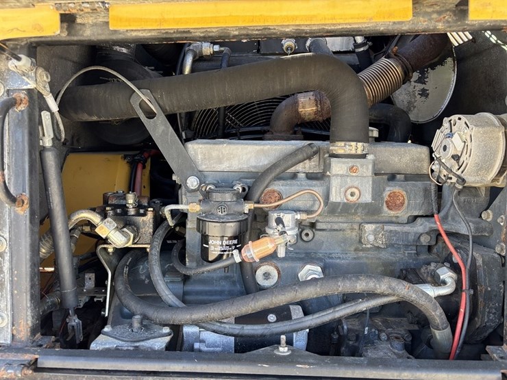 2003-deere-324h-image-25