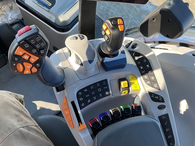 new-holland-t8.435-image-41