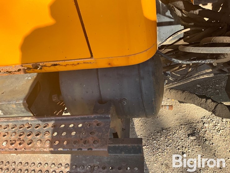 international-4900-image-12