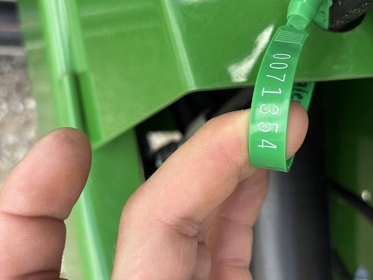 2022-john-deere-c12r-image-37