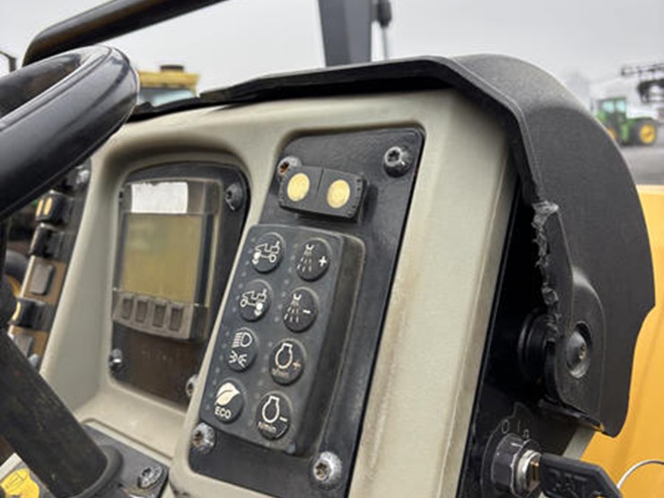 2017-caterpillar-cb24b-image-14