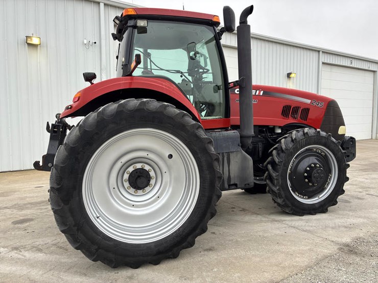 case-ih-magnum-245-image-5