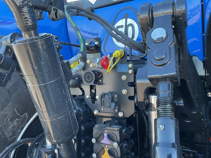 new-holland-t8.435-image-28