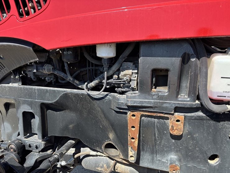 case-ih-magnum-210-cvt-image-32