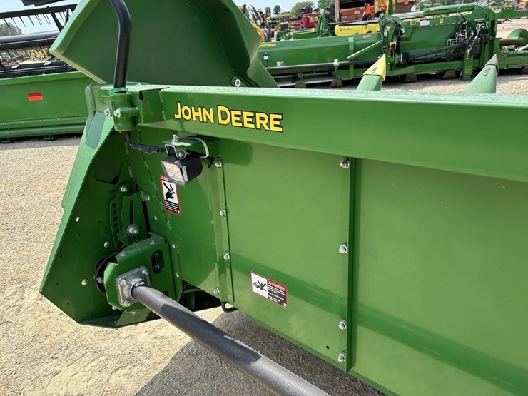 2022-john-deere-c12r-image-24