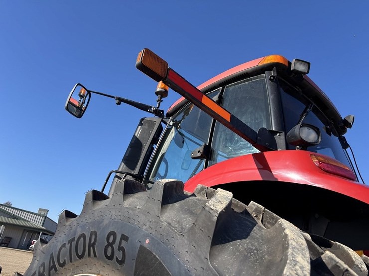 2014-case-ih-340-image-37