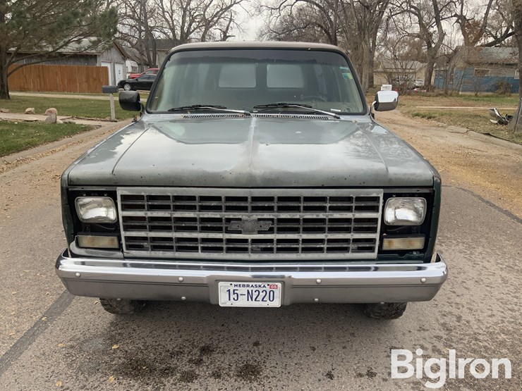 chevrolet-suburban-image-2