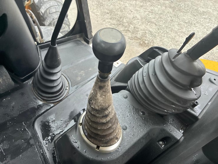 2019-jcb-3cx-image-71