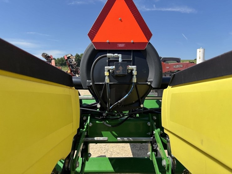 john-deere-1785-image-18