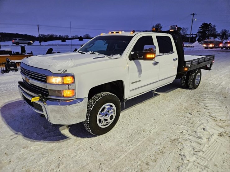 2016-chevrolet-3500hd-image-1