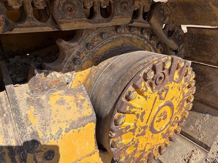 2021-caterpillar-d3-lgp-image-11