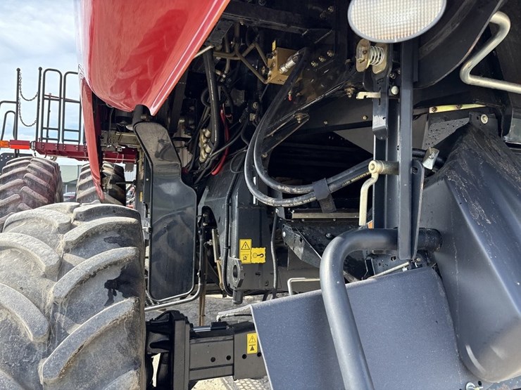 case-ih-7010-image-25