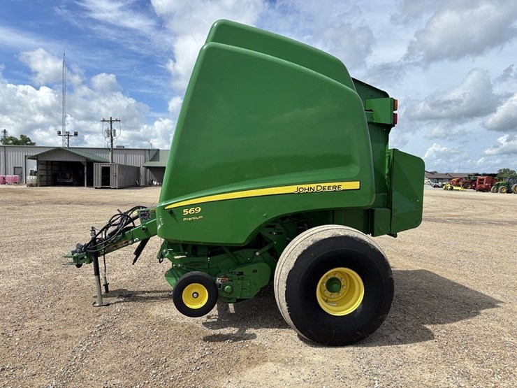 john-deere-569-premium-image-2