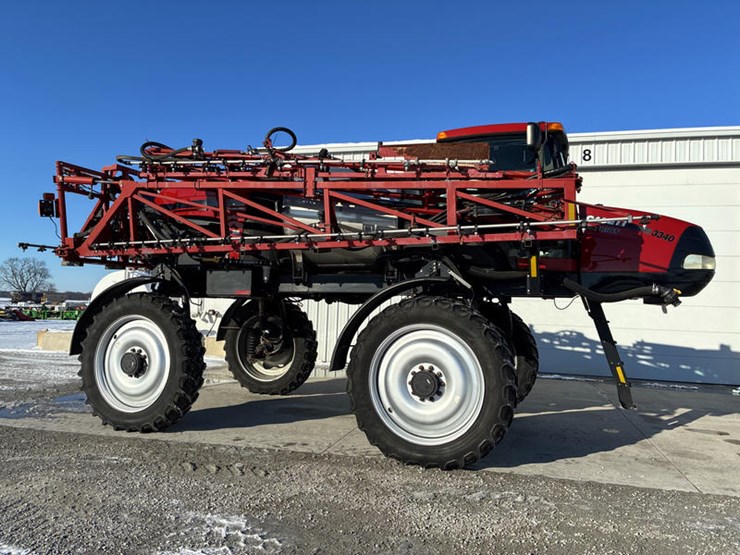 case-ih-patriot-3340-image-3