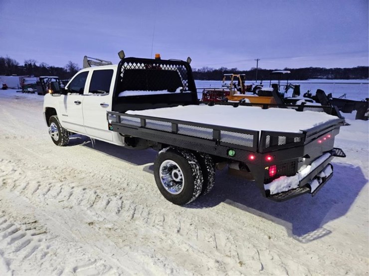 2016-chevrolet-3500hd-image-3