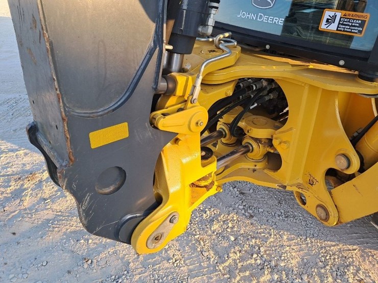 2022-deere-410l-image-36