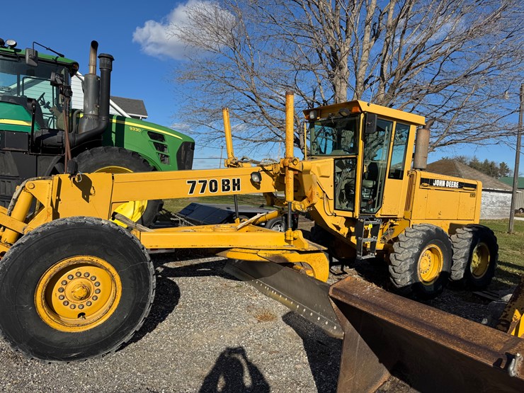 deere-770bh-image-2