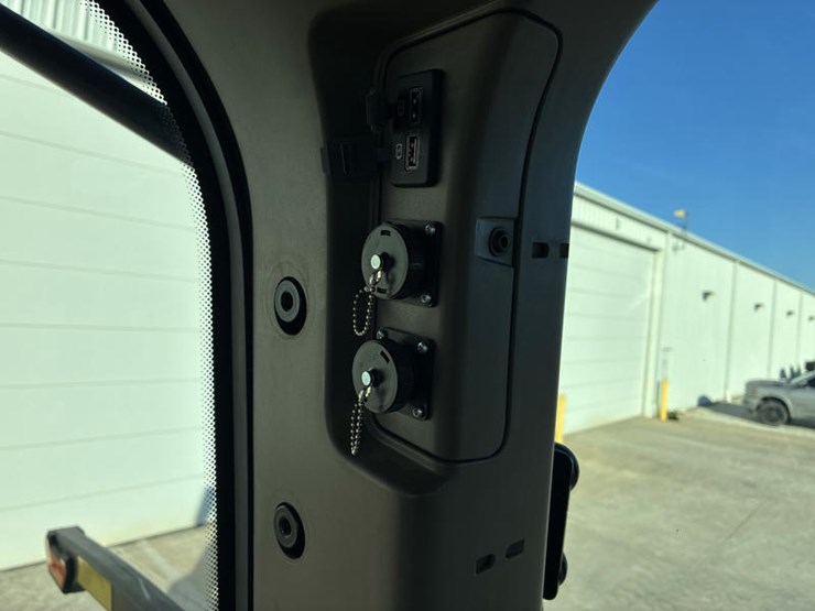 john-deere-8r-370-image-79