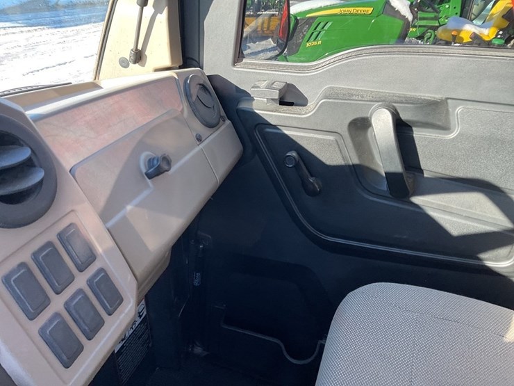 john-deere-gator-image-21