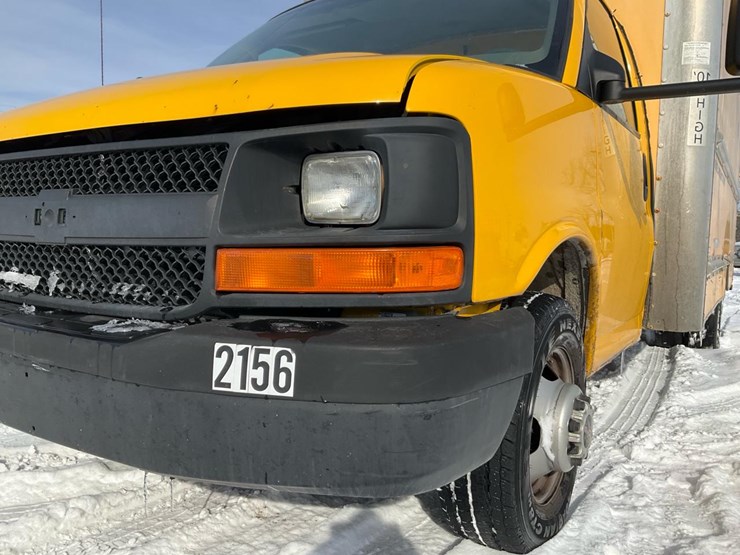 2009-chevrolet-express-3500-image-11