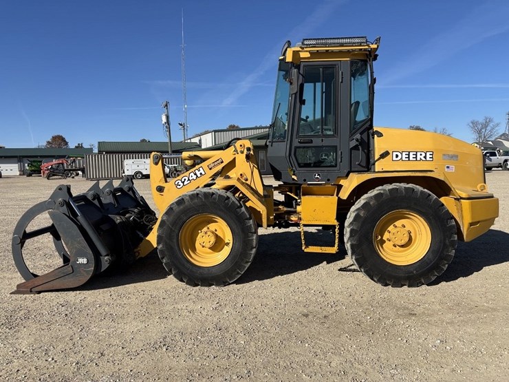 2003-deere-324h-image-2