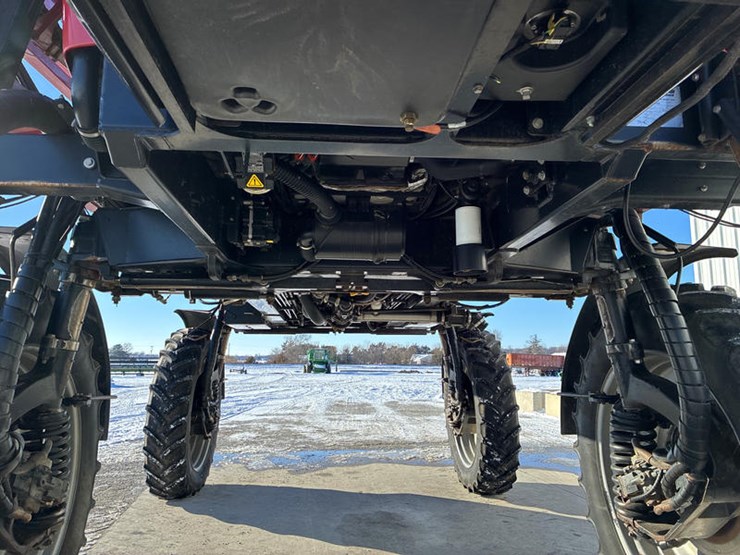 case-ih-patriot-3340-image-17