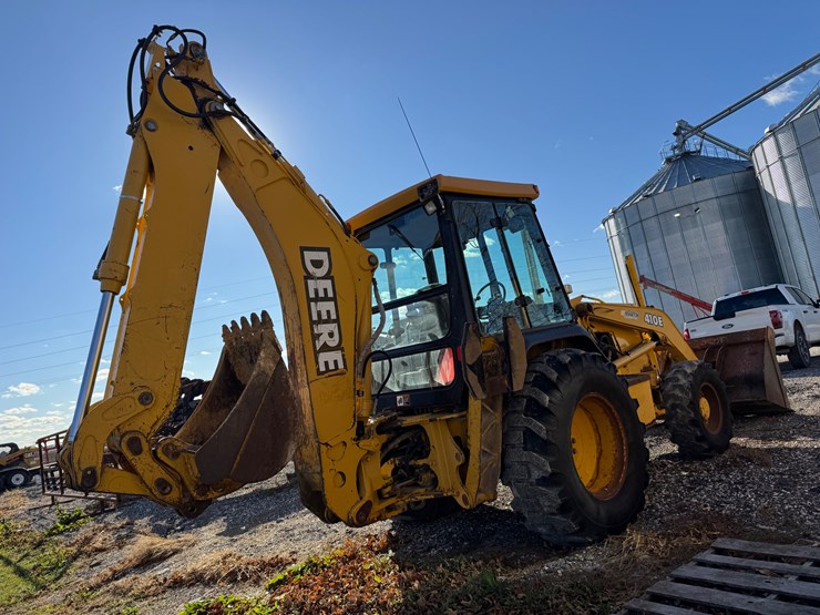 john-deere-410-image-10