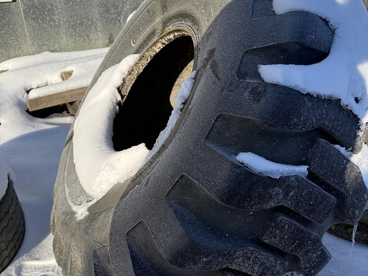 (3)-23.5-25-tires-image-3