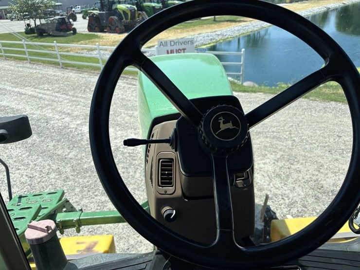 john-deere-8410t-image-55