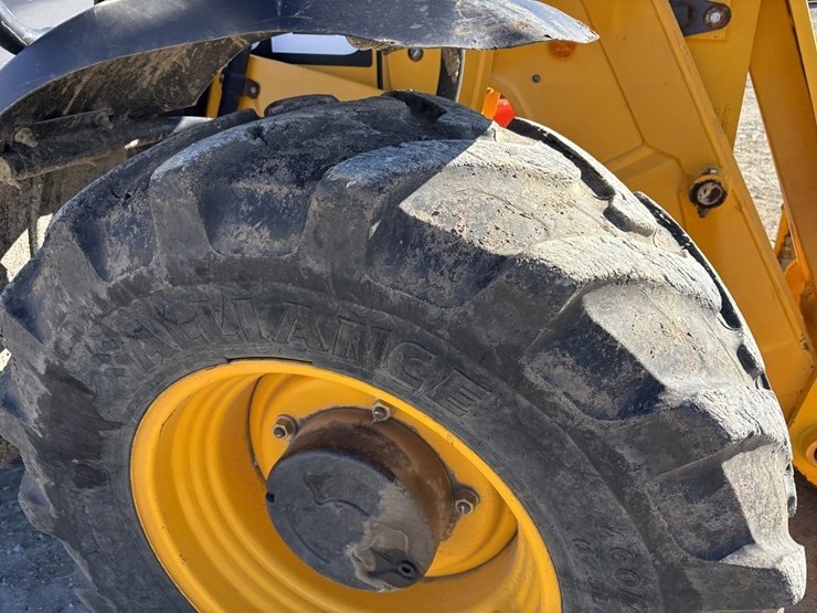 jcb-536-60-agri-image-12