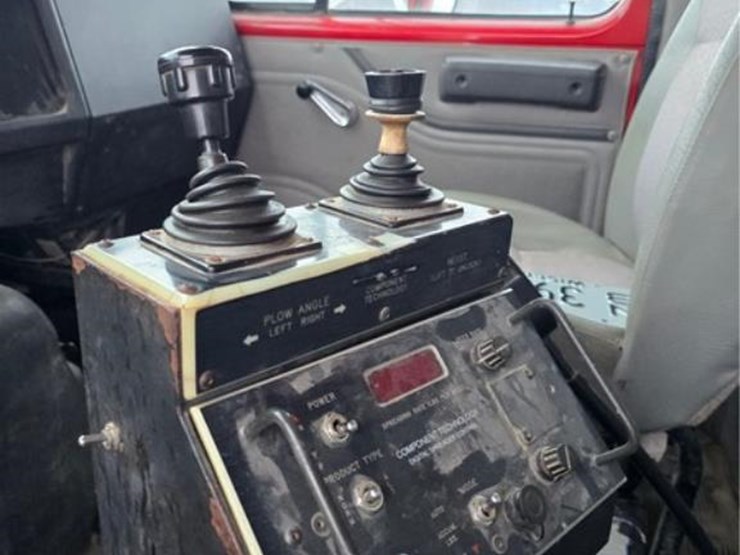 international-4900-image-18