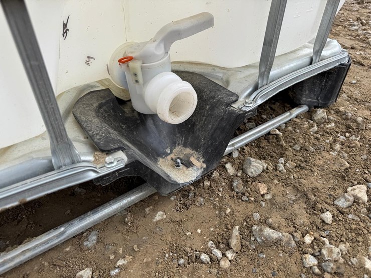 water-tank-tote-image-5