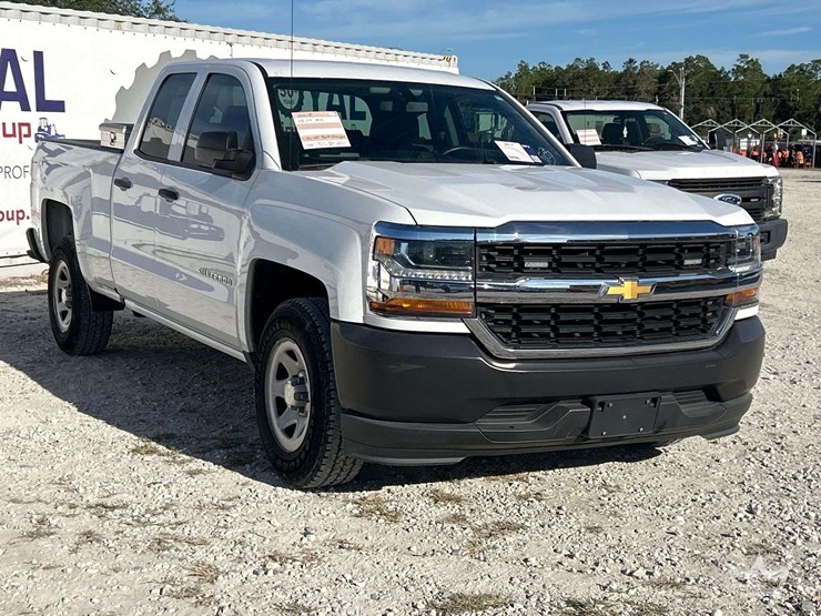 2018-chevrolet-1500-image-2