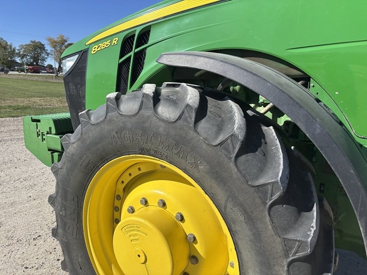 john-deere-8285r-image-36