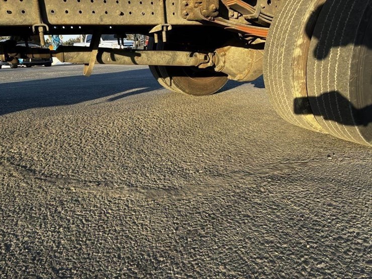 2012-mitsubishi-box-truck-image-6