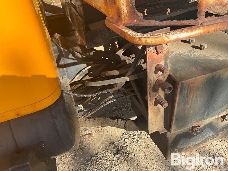 international-4900-image-14