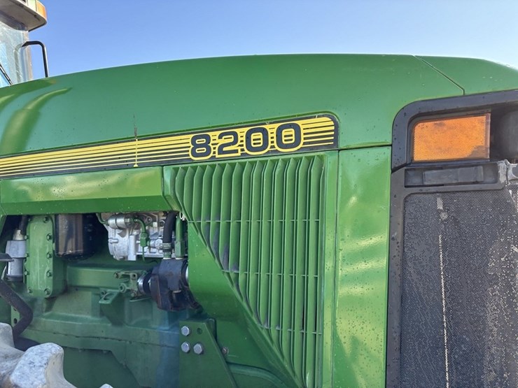 john-deere-8200-image-14