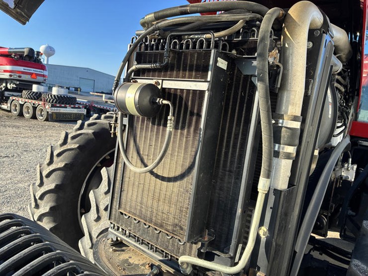 case-ih-magnum-305-image-37