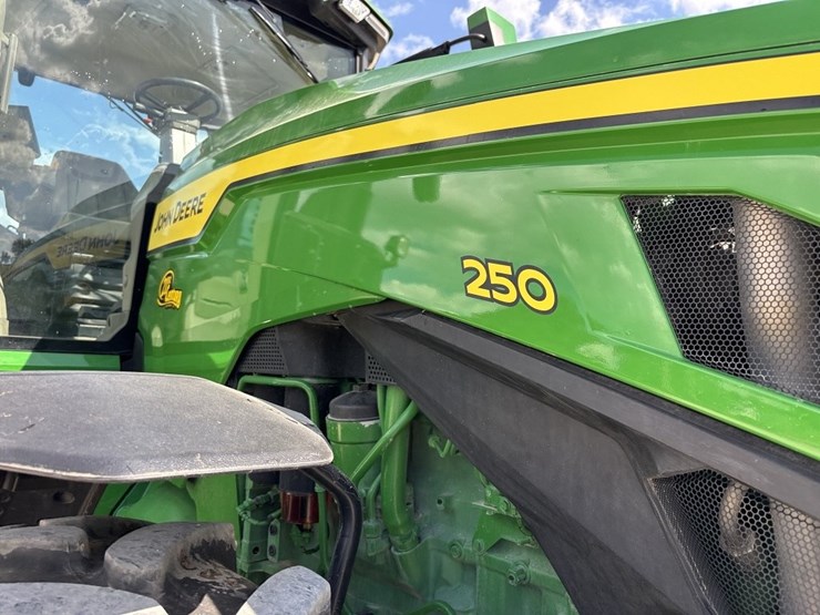john-deere-8r-250-image-12